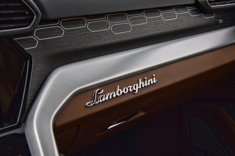 Used 2022 Lamborghini Urus AWD/4WD image 27