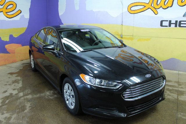 Used 2014 Ford Fusion S image 2