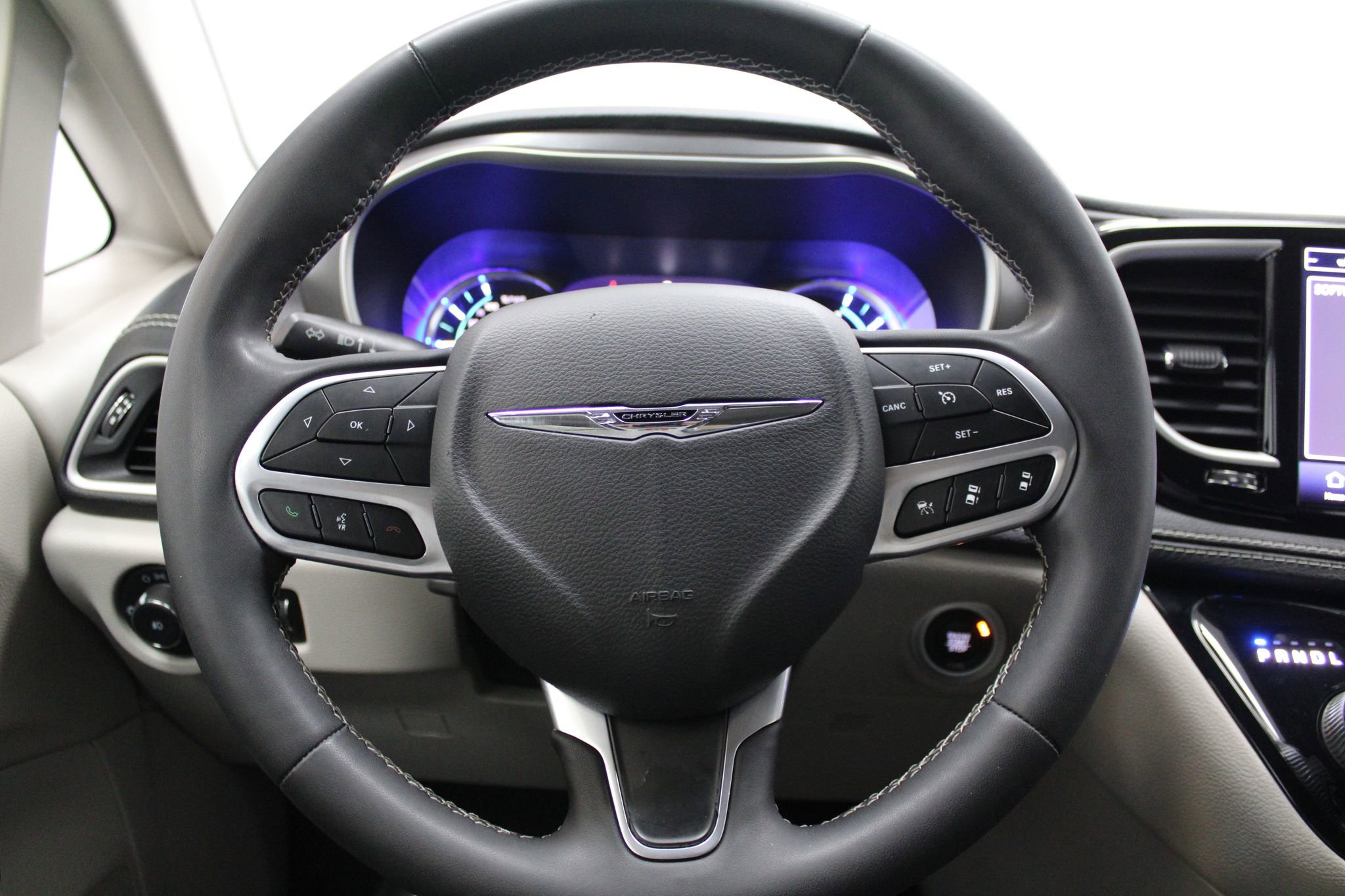 Used 2022 Chrysler Pacifica Touring-L FWD image 32