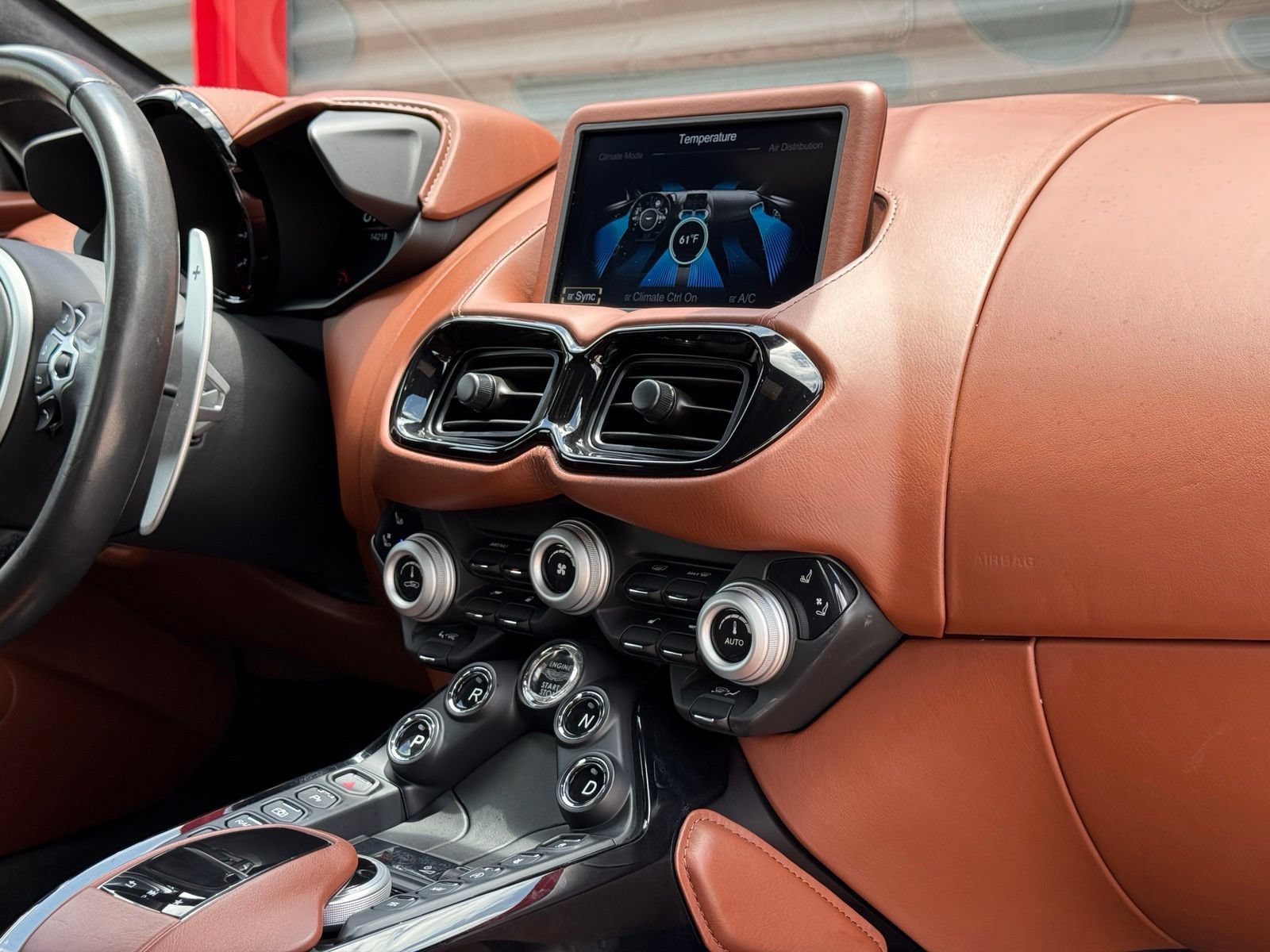 Used 2020 Aston Martin V8 Vantage Coupe RWD image 32