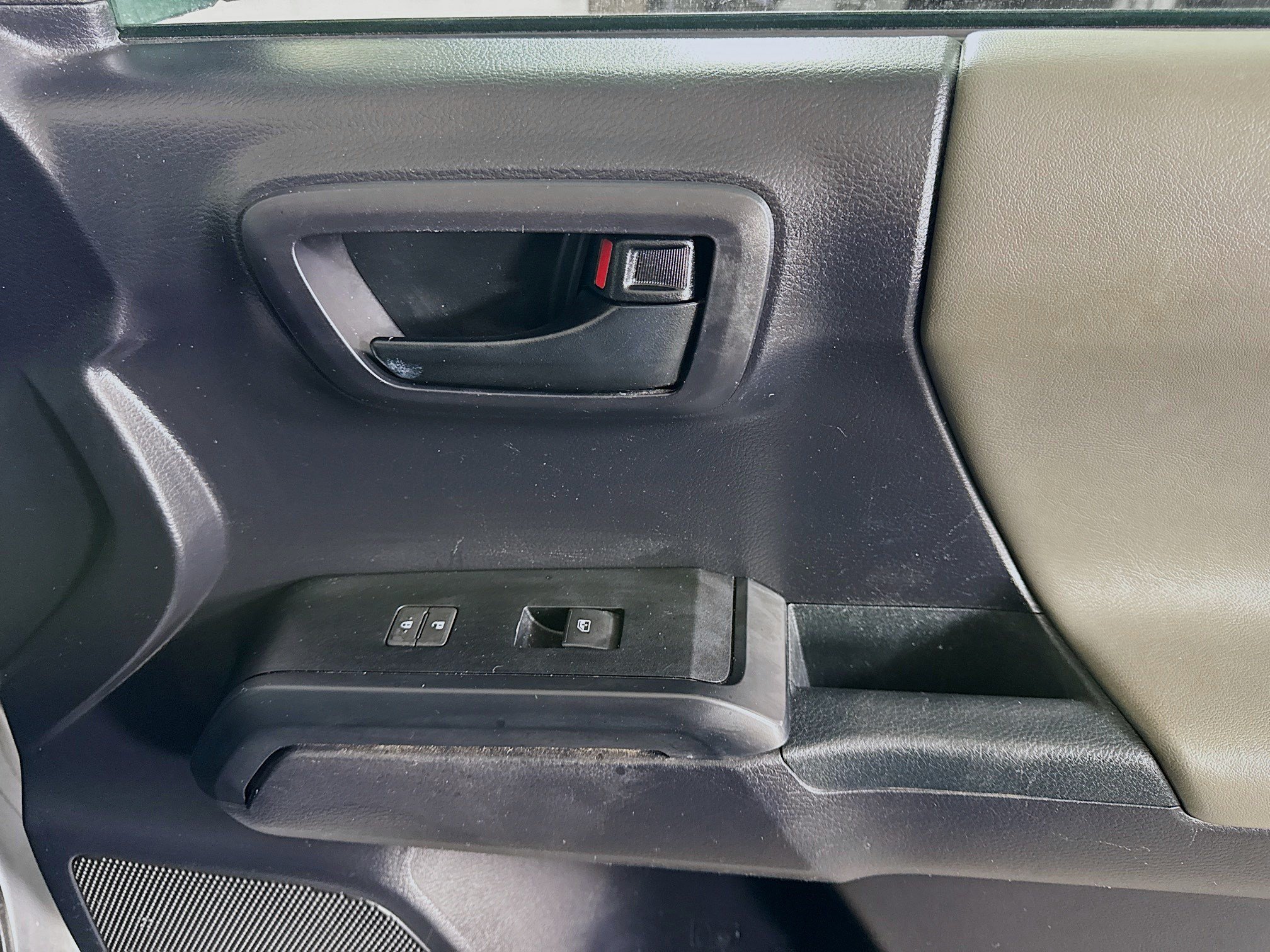 Used 2020 Toyota Tacoma SR w/ SR Convenience Package RWD image 30