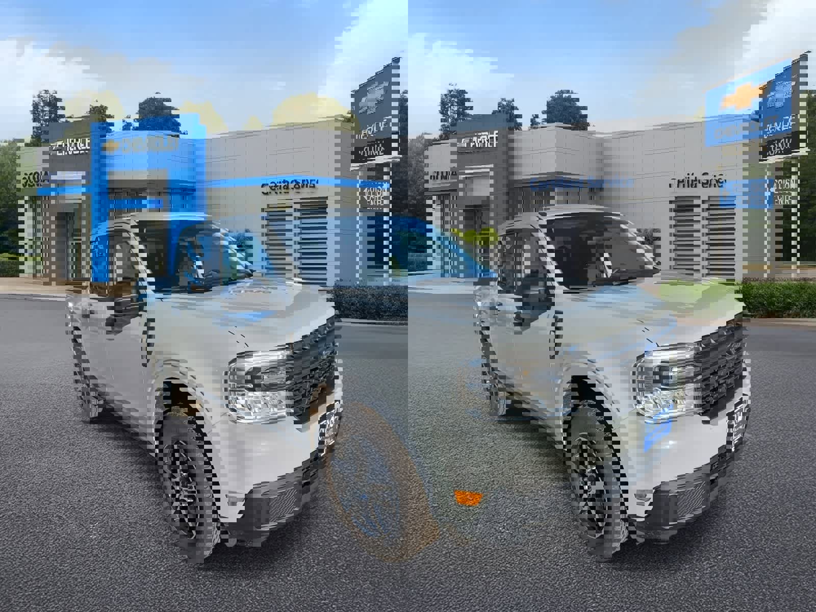 Used 2023 Ford Maverick XL image 2