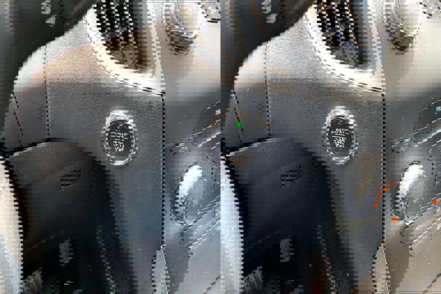 Used 2018 Ford Edge SE FWD image 35