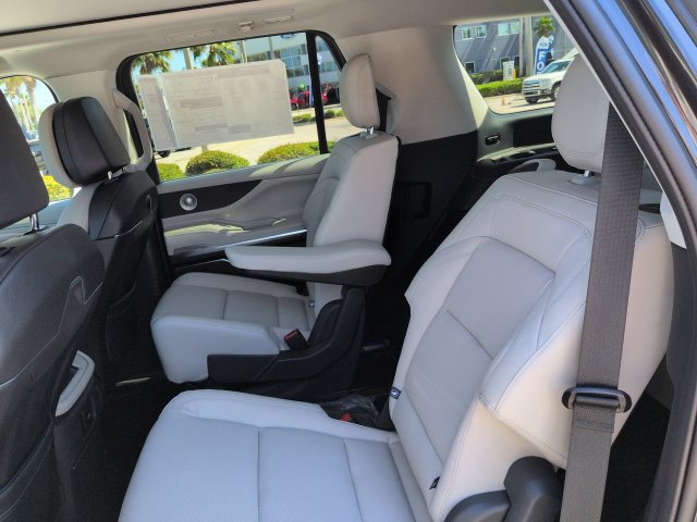 Certified 2026 Lincoln Navigator Reserve AWD/4WD image 14