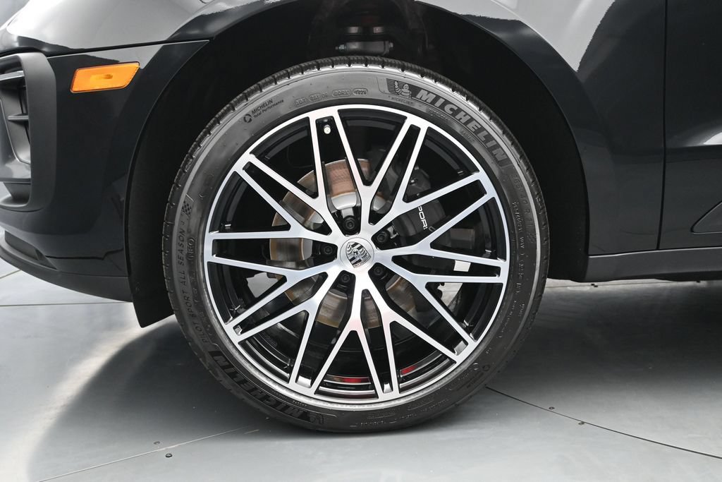 New 2026 Porsche Macan AWD/4WD image 8