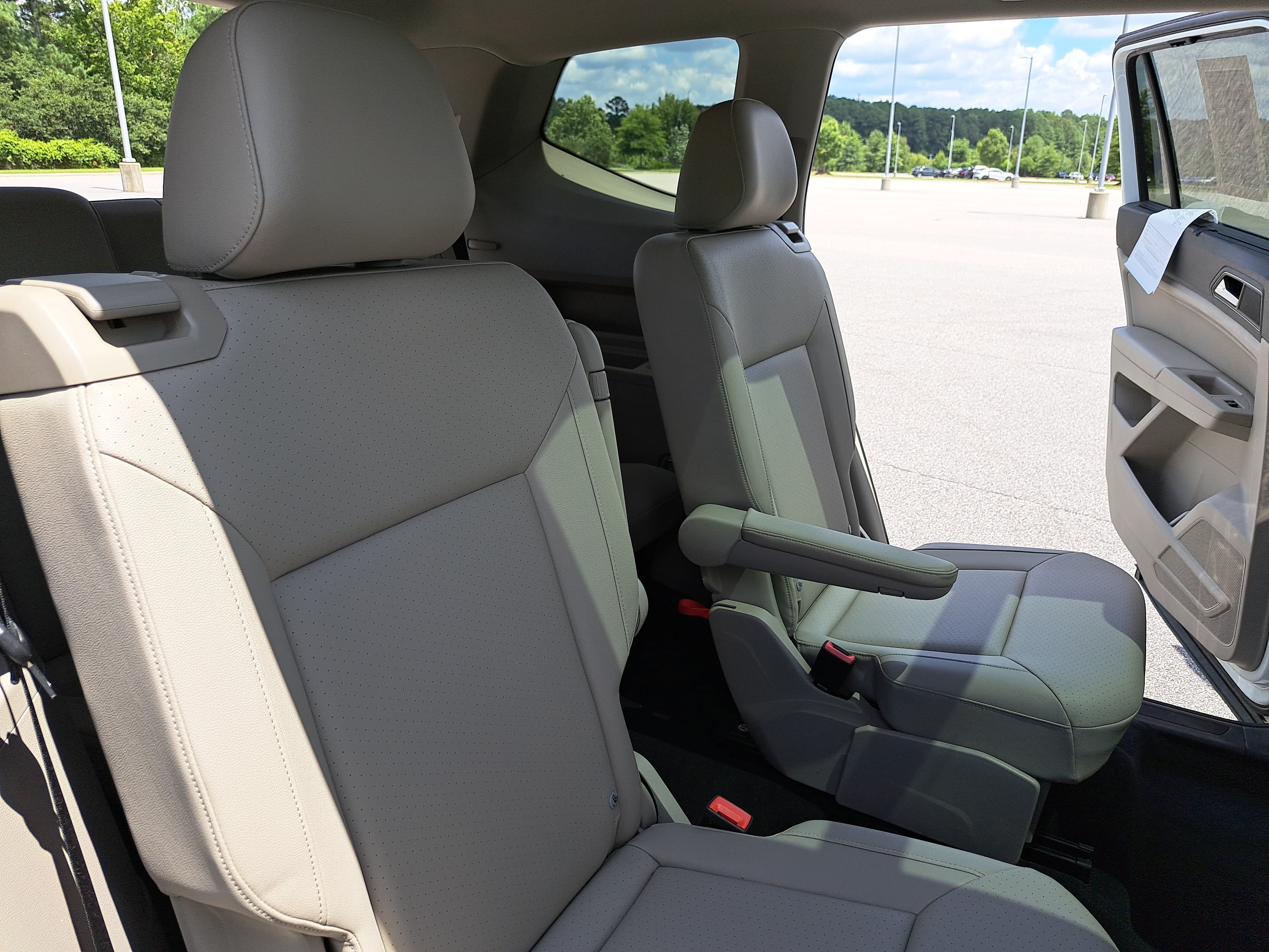 Used 2019 Volkswagen Atlas SE w/ Panoramic Sunroof Package AWD/4WD image 12