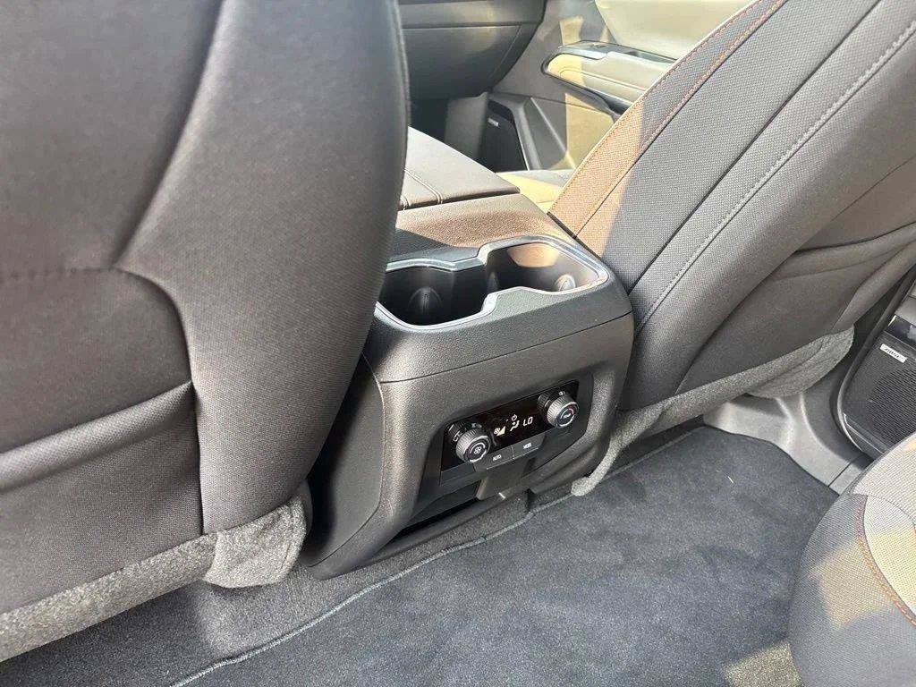 New 2026 Chevrolet Traverse LT w/ Enhanced Driving Package FWD image 39