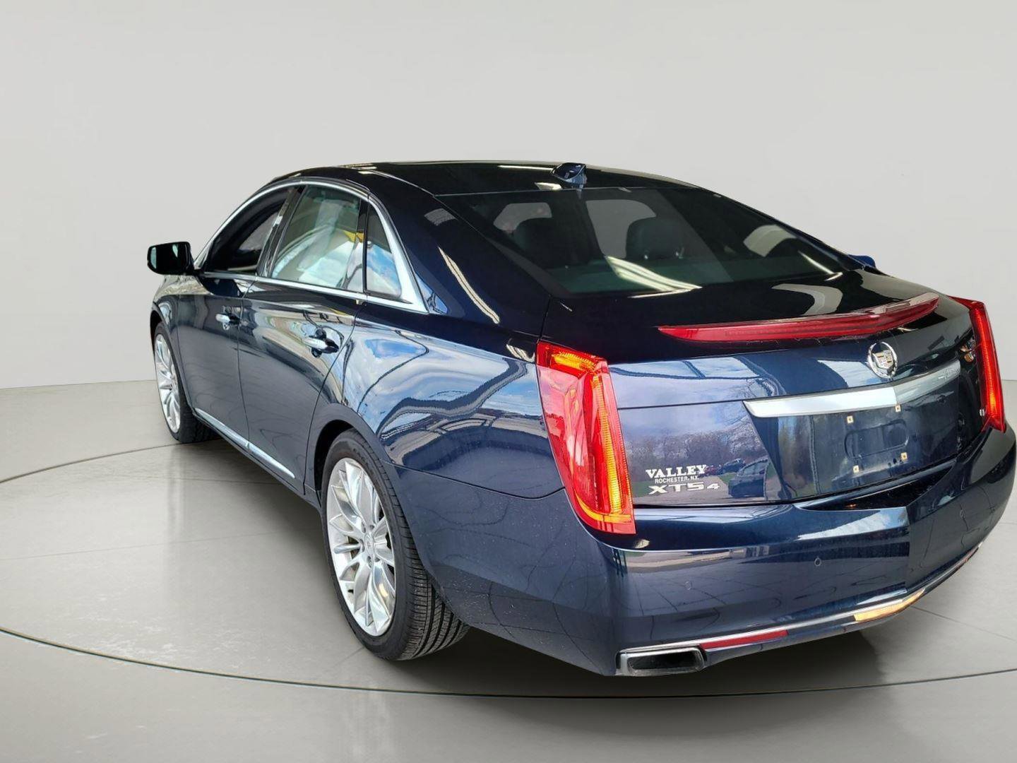 Used 2015 Cadillac XTS Platinum AWD/4WD image 5