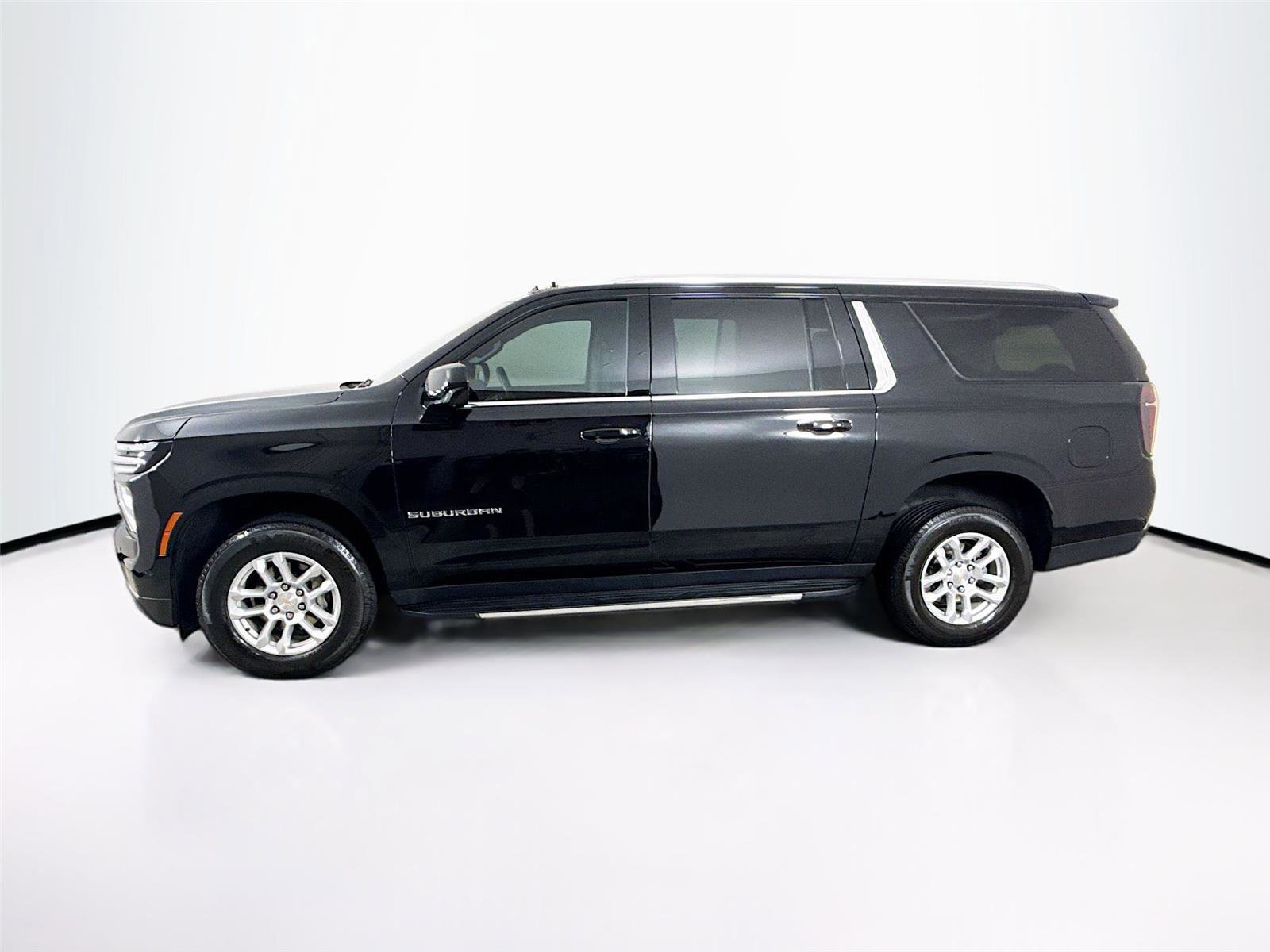 Used 2025 Chevrolet Suburban LS image 26