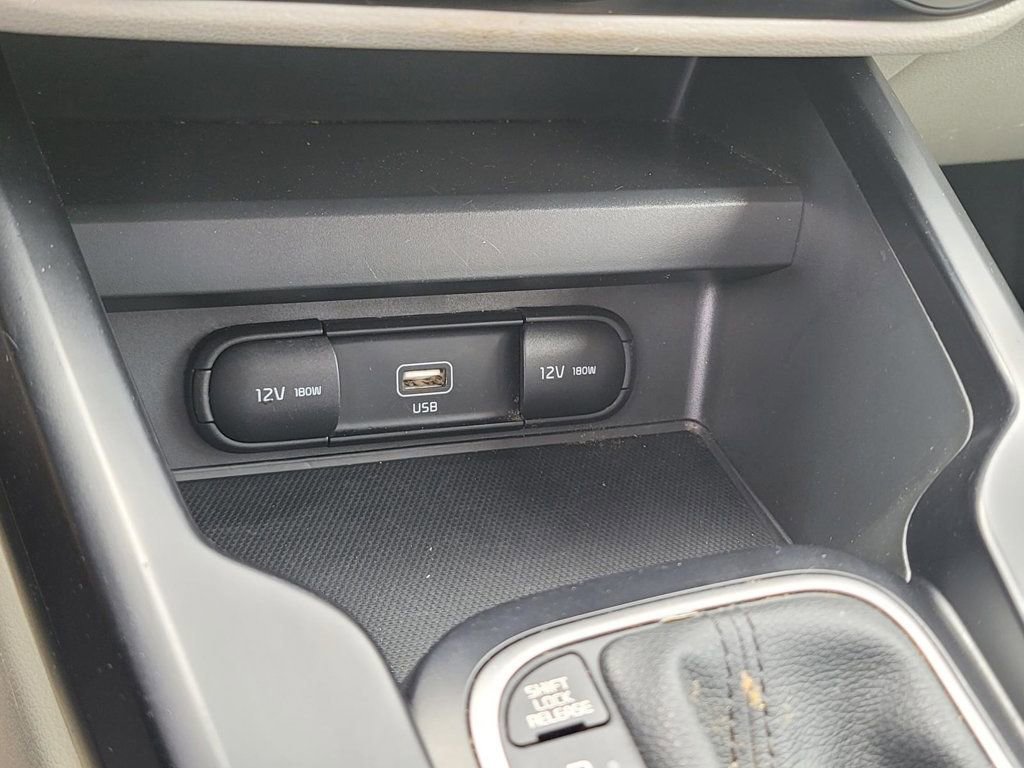 Used 2022 Kia Soul LX image 16