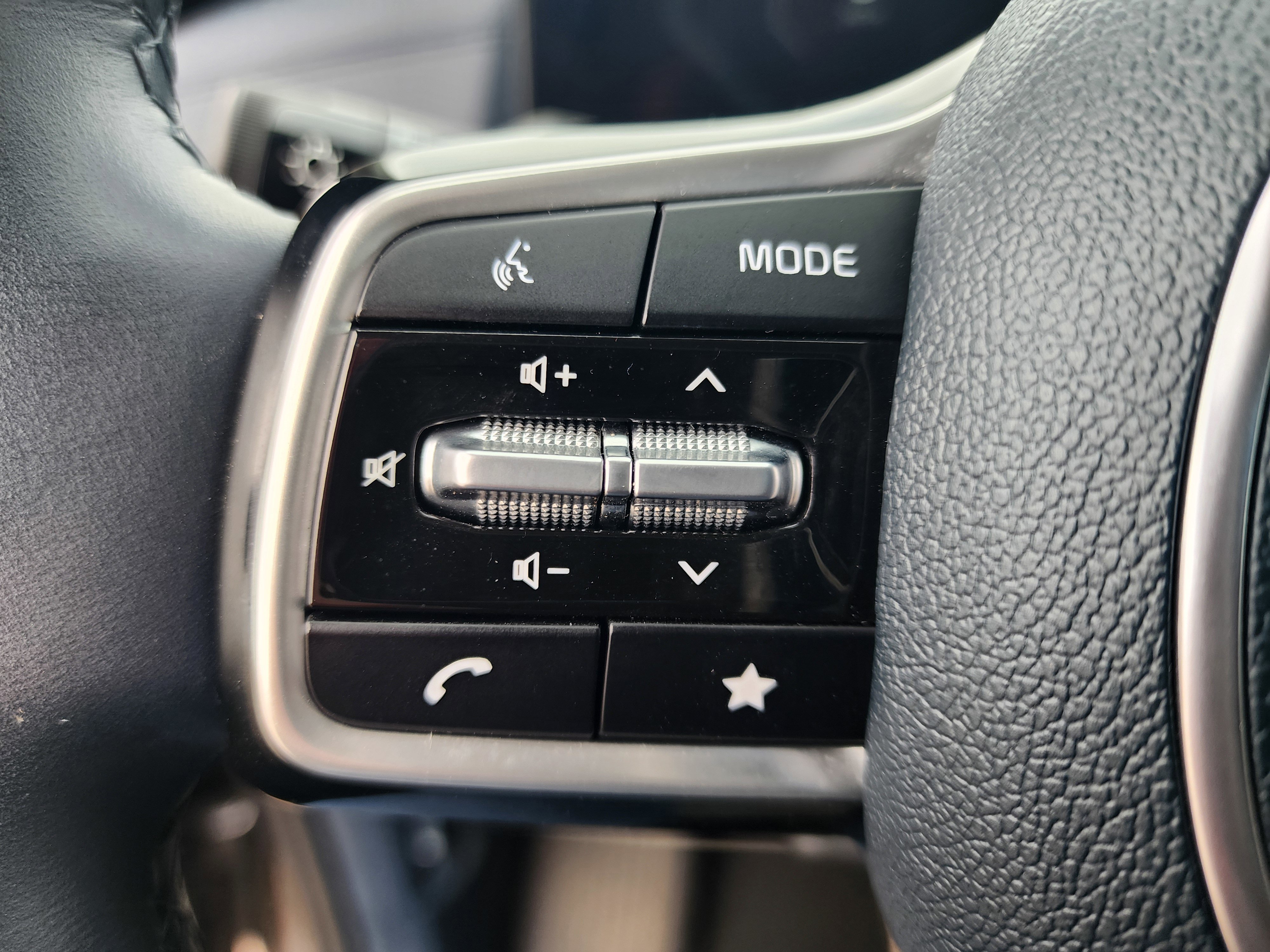 Used 2025 Kia Carnival SX Prestige FWD image 21