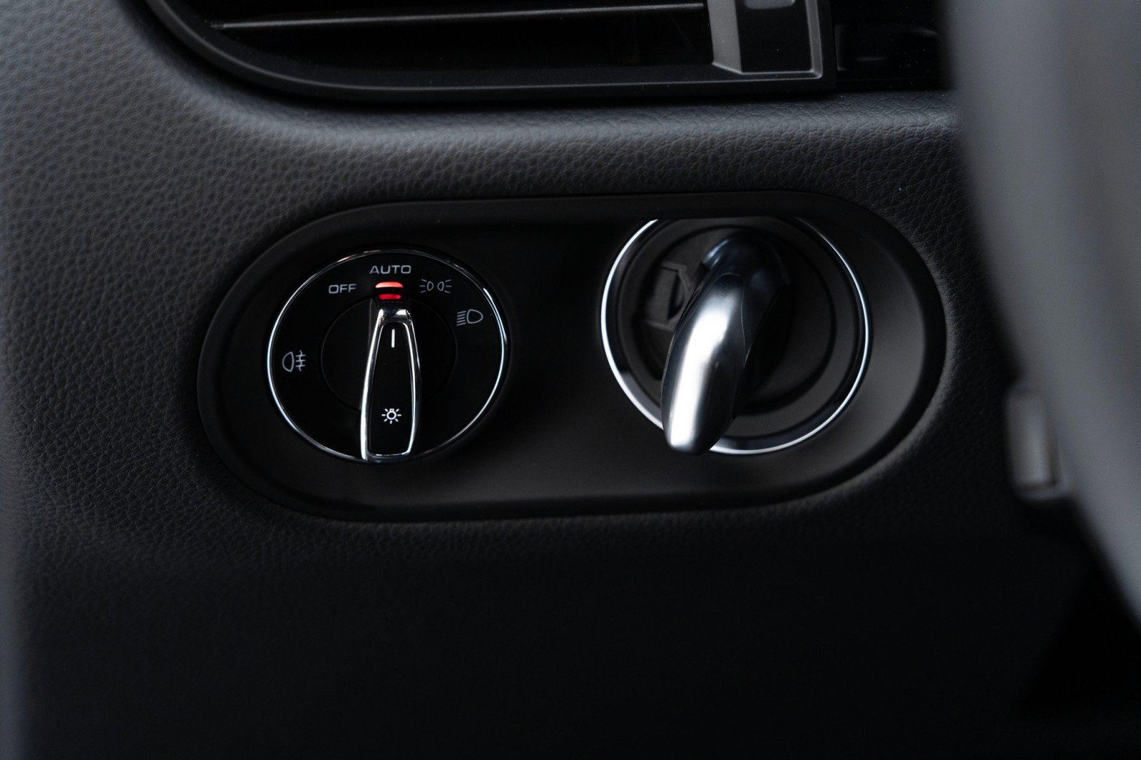 New 2025 Porsche Macan image 28