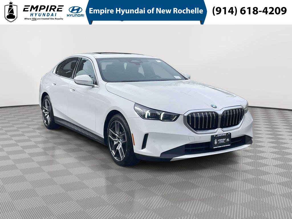 Used 2026 BMW 530i xDrive image 1