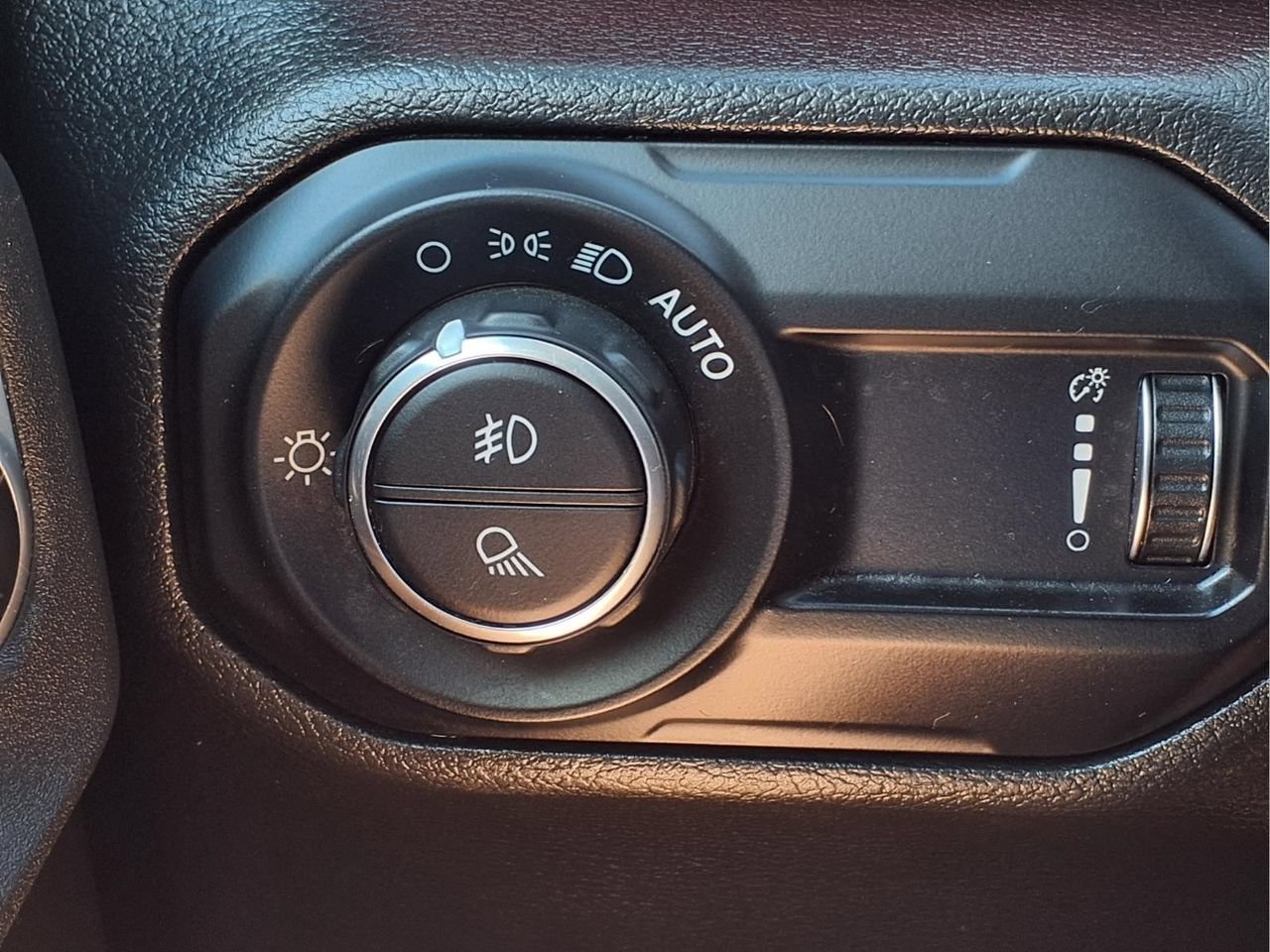 Used 2023 Jeep Gladiator Rubicon w/ Cold Weather Group AWD/4WD image 22
