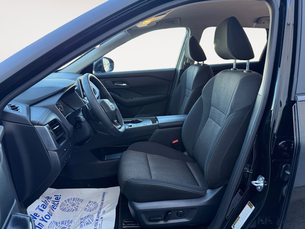 Used 2026 Nissan Rogue SV image 9