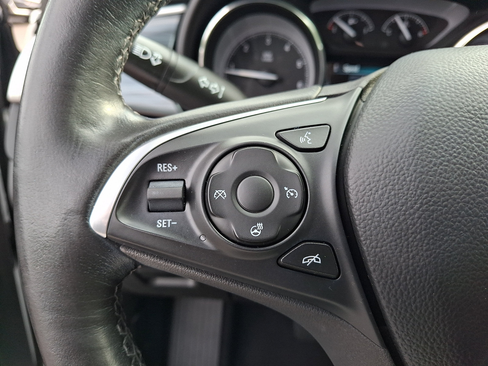 Used 2020 Buick Envision Essence FWD image 18