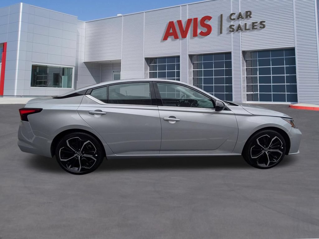Used 2025 Nissan Altima 2.5 SR FWD image 5