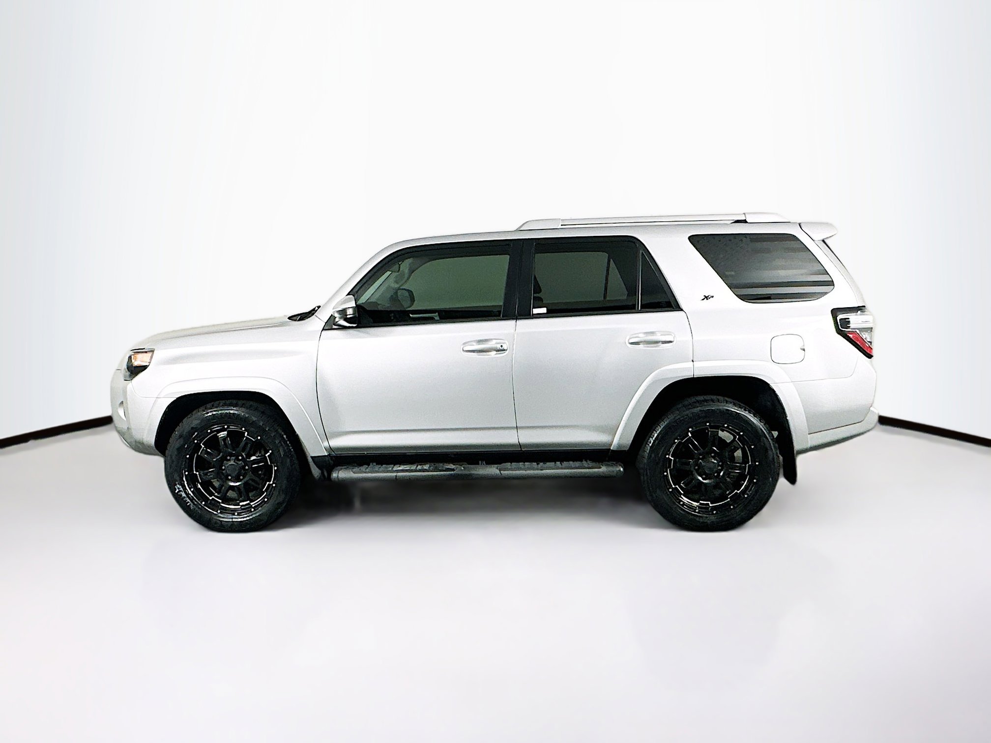 Used 2016 Toyota 4Runner SR5 image 4