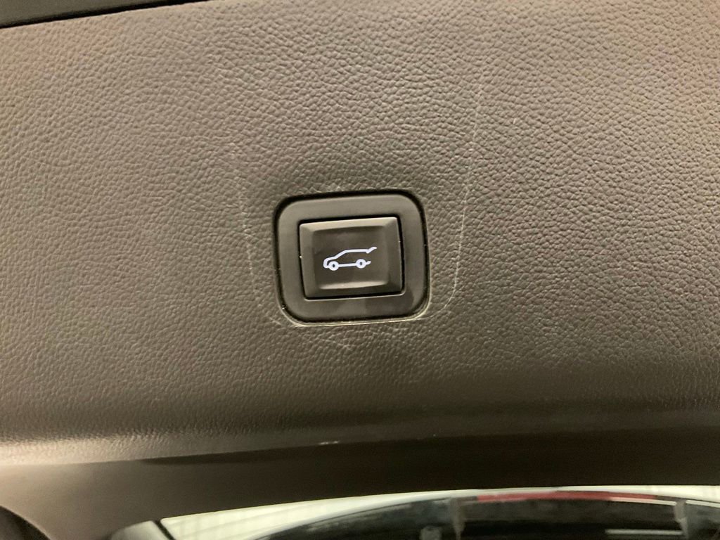 Used 2019 Chevrolet Traverse LT w/ LT Premium Package AWD/4WD image 36