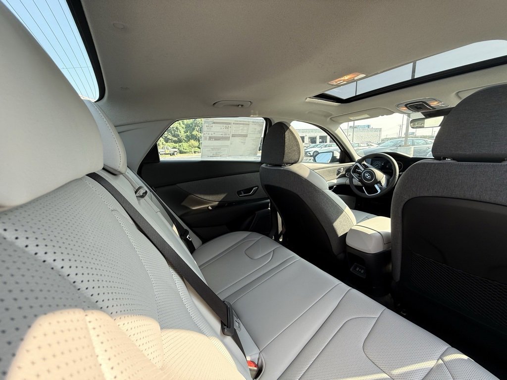 New 2025 Hyundai Elantra Limited image 12