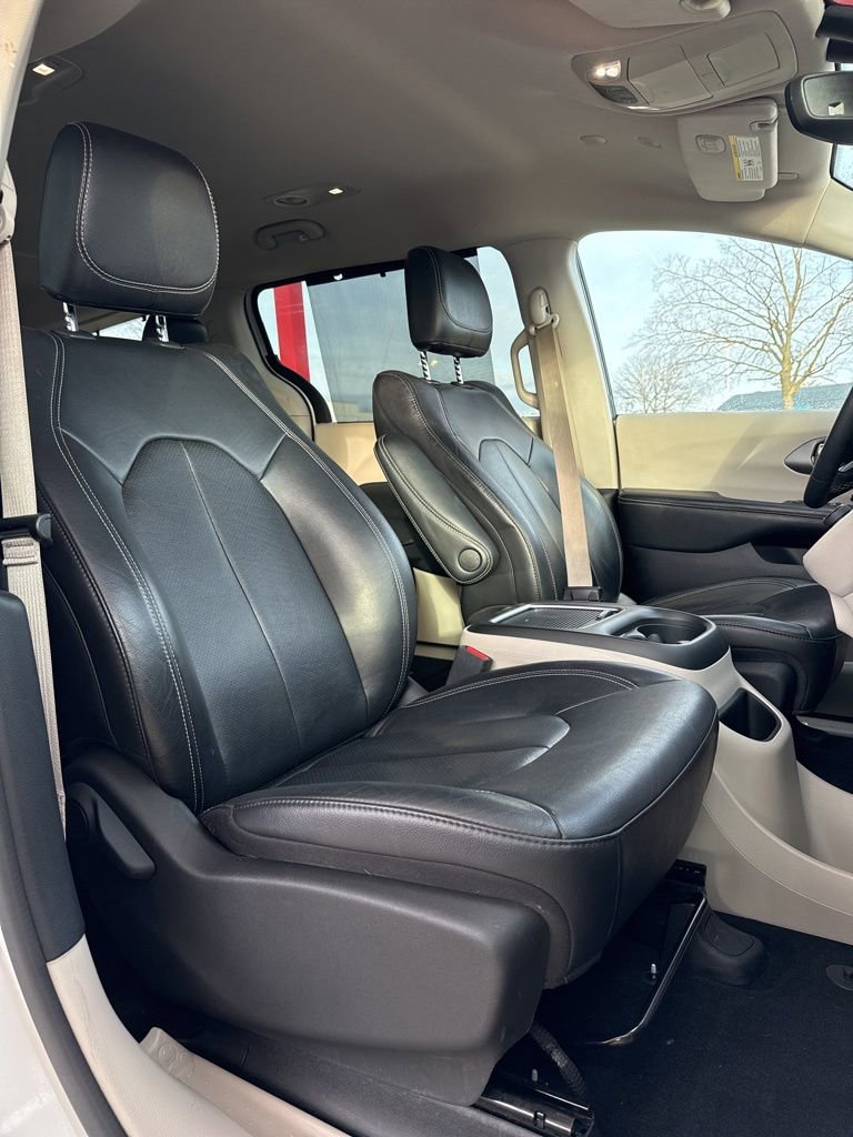 Used 2022 Chrysler Pacifica Touring-L image 28