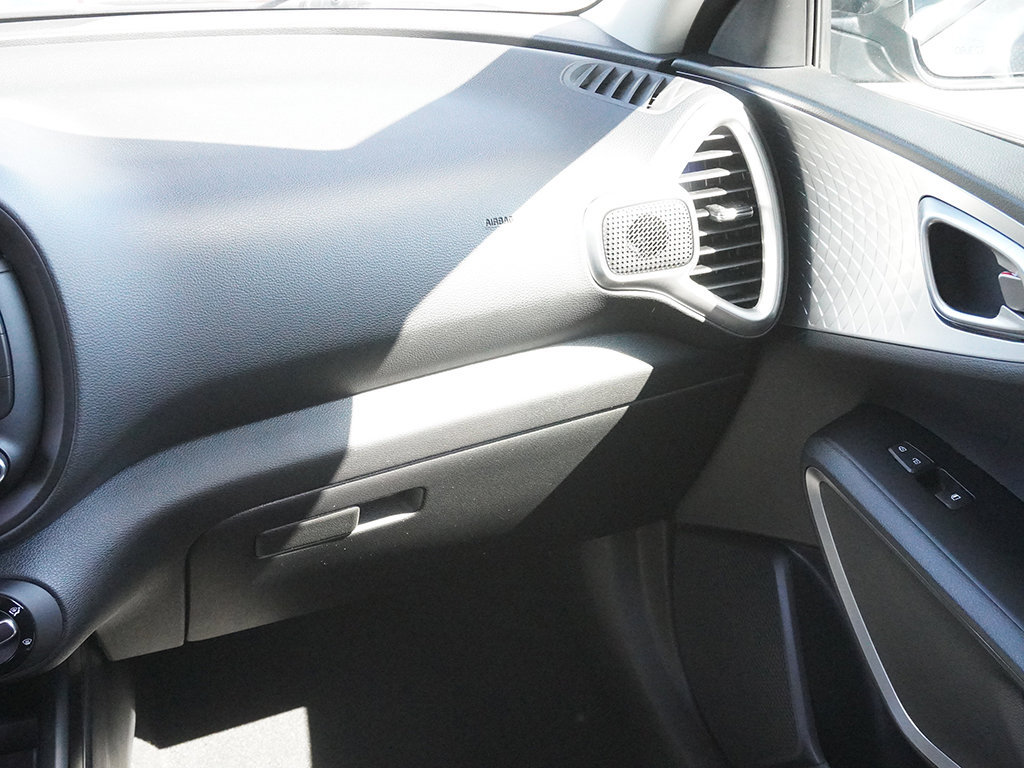 Used 2025 Kia Soul LX w/ LX Technology Package FWD image 24