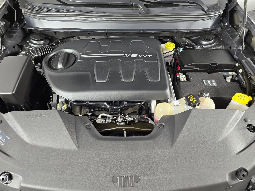 Used 2022 Jeep Cherokee Limited image 9