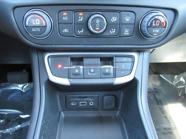Used 2023 GMC Terrain SLT AWD/4WD image 25