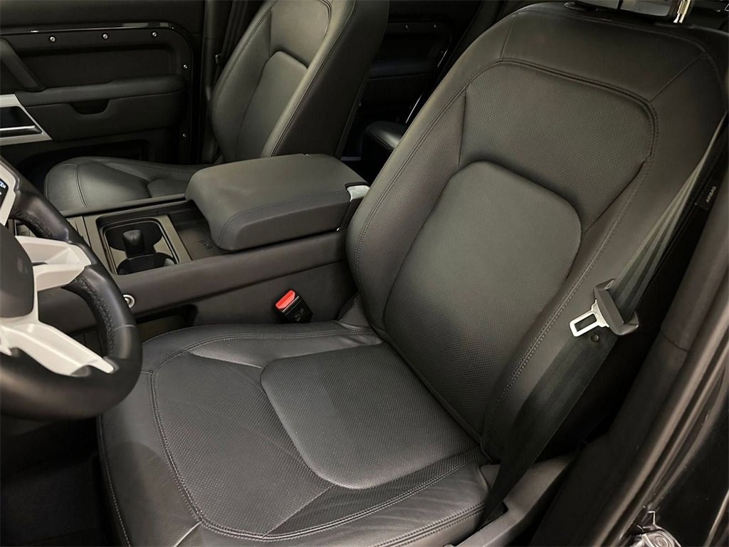 Used 2024 Land Rover Defender 130 S image 5