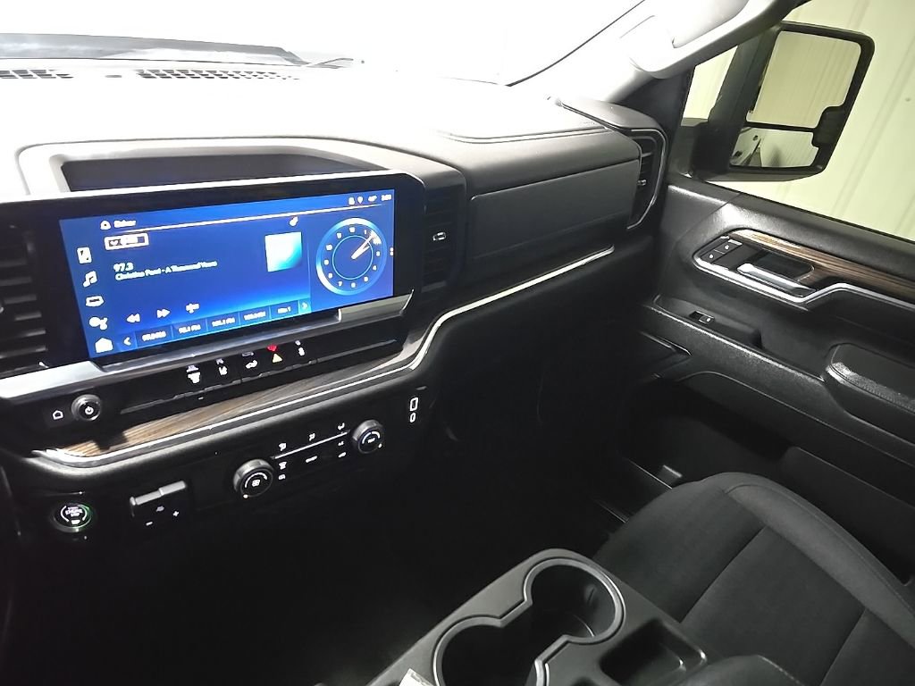 Used 2024 Chevrolet Silverado 3500 LT image 25