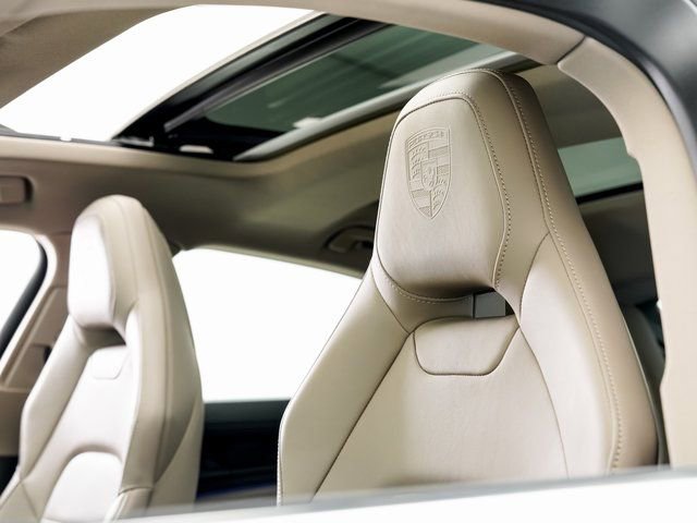 Certified 2025 Porsche Panamera 4 image 10