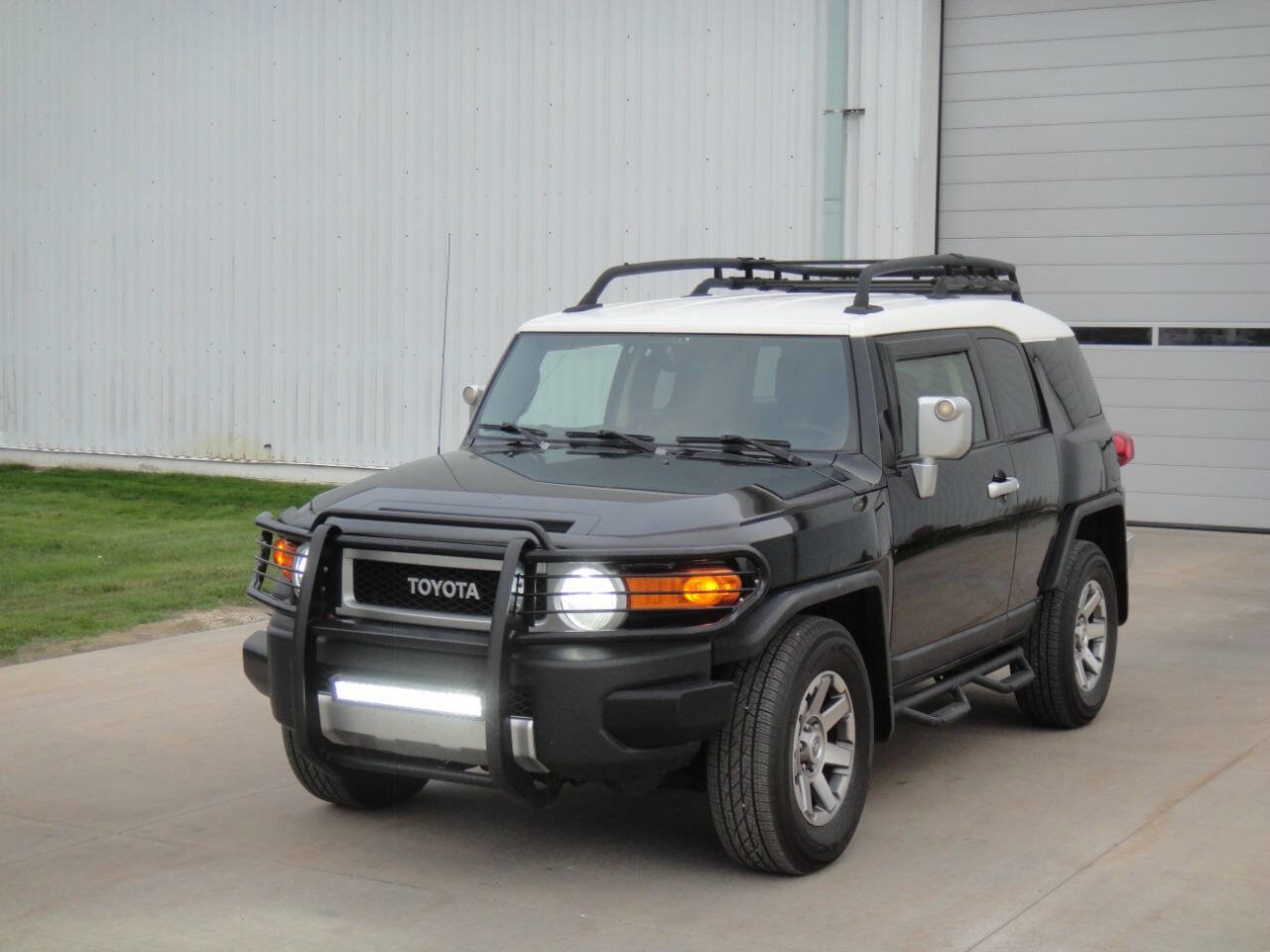 Used 2014 Toyota FJ Cruiser 2WD w/ Convenience Package image 8