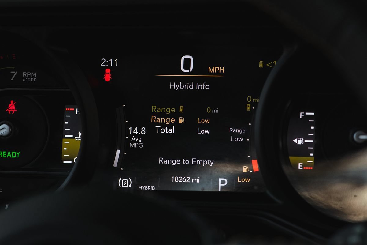 Used 2024 Jeep Wrangler Unlimited Sahara AWD/4WD image 36