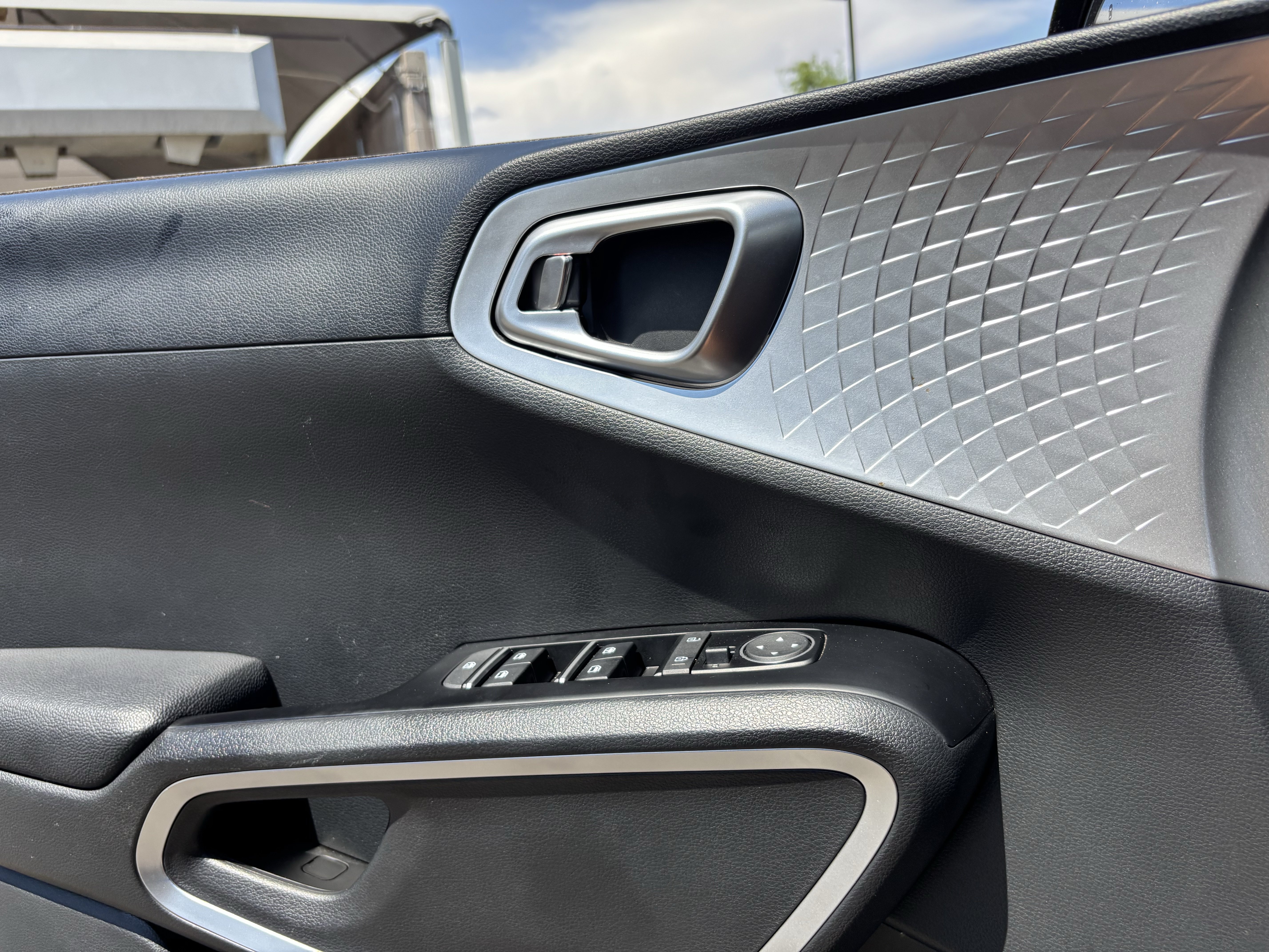 Certified 2025 Kia Soul LX w/ LX Technology Package FWD image 19