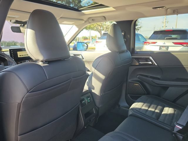 New 2026 Mitsubishi Outlander SE FWD image 15