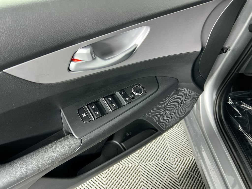 Used 2024 Kia Forte LXS w/ LXS Technology Package FWD image 15