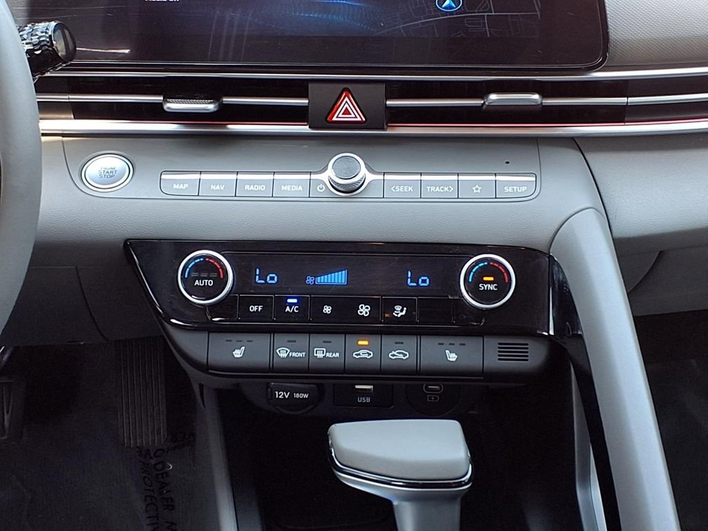 Used 2024 Hyundai Elantra SEL w/ Convenience Package image 13