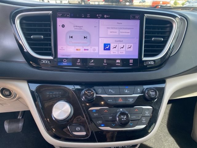Used 2022 Chrysler Pacifica Touring-L FWD image 8