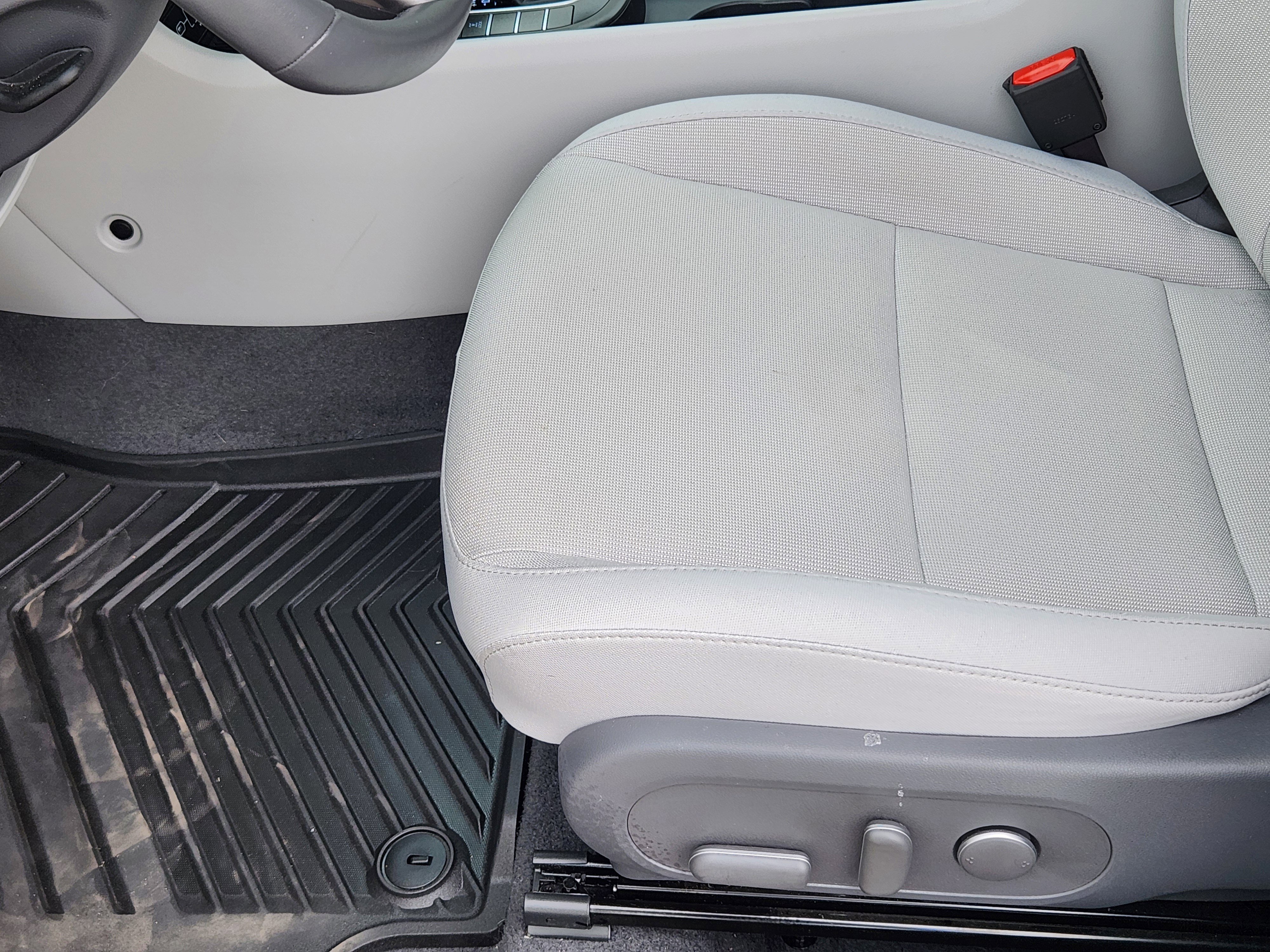 Certified 2025 Hyundai Kona SEL image 9