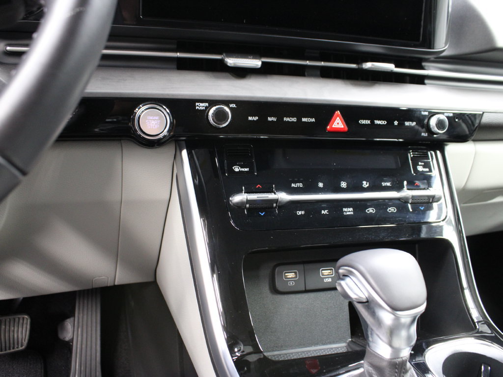 Used 2023 Kia Carnival EX FWD image 53