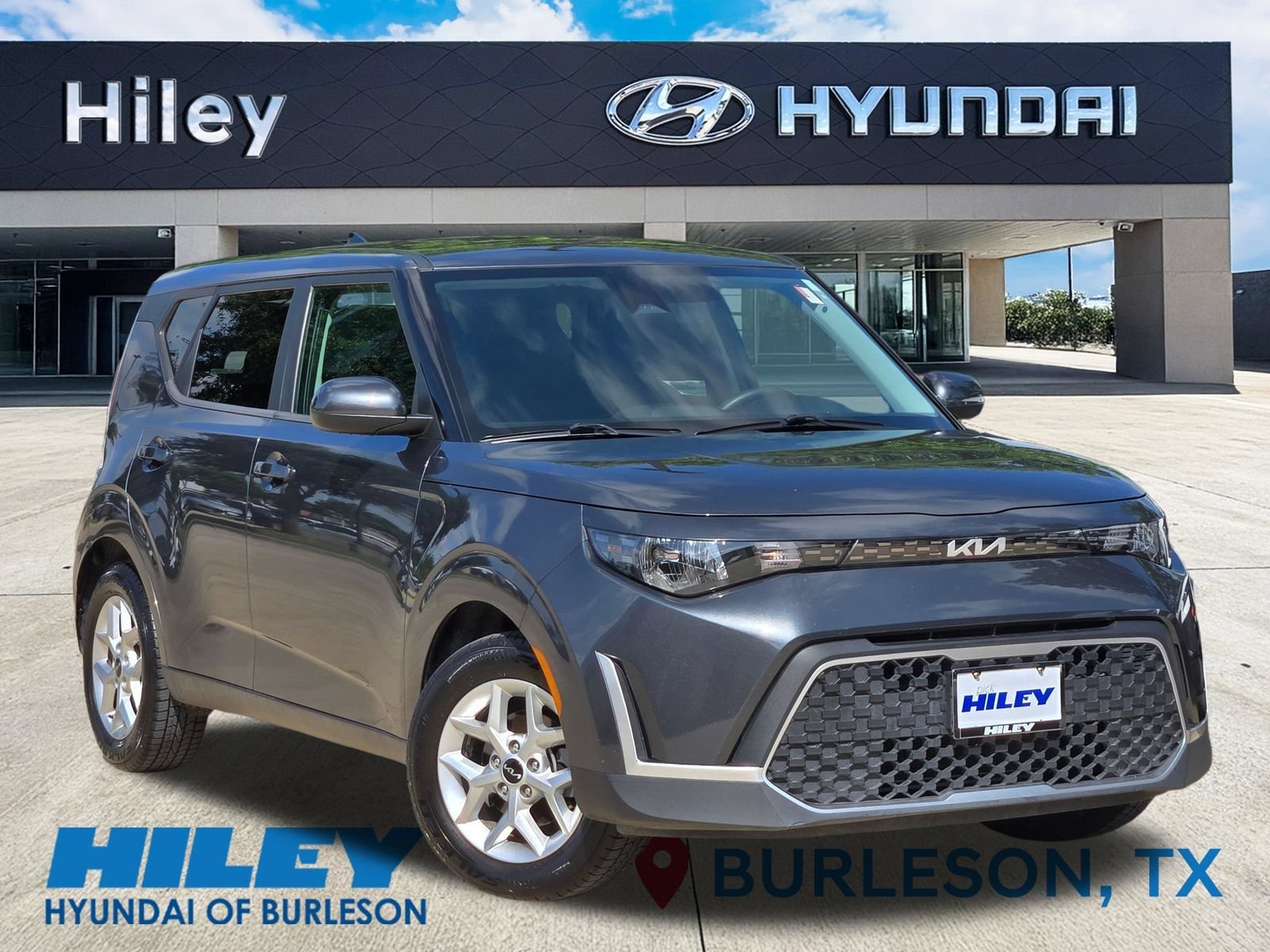 Used 2023 Kia Soul LX w/ Option Group 015 FWD image 2