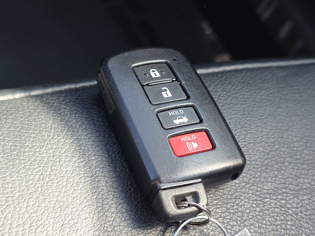 Used 2016 Toyota Avalon Touring image 28