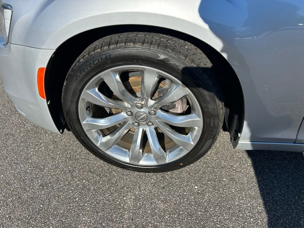 Used 2020 Chrysler 300 Touring L w/ Quick Order Package 2EF image 14