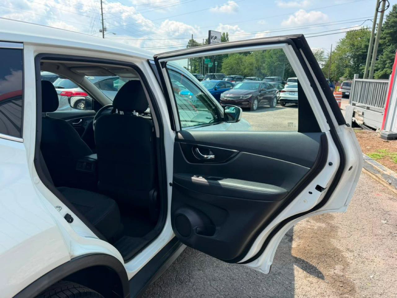 Used 2018 Nissan Rogue S FWD image 14