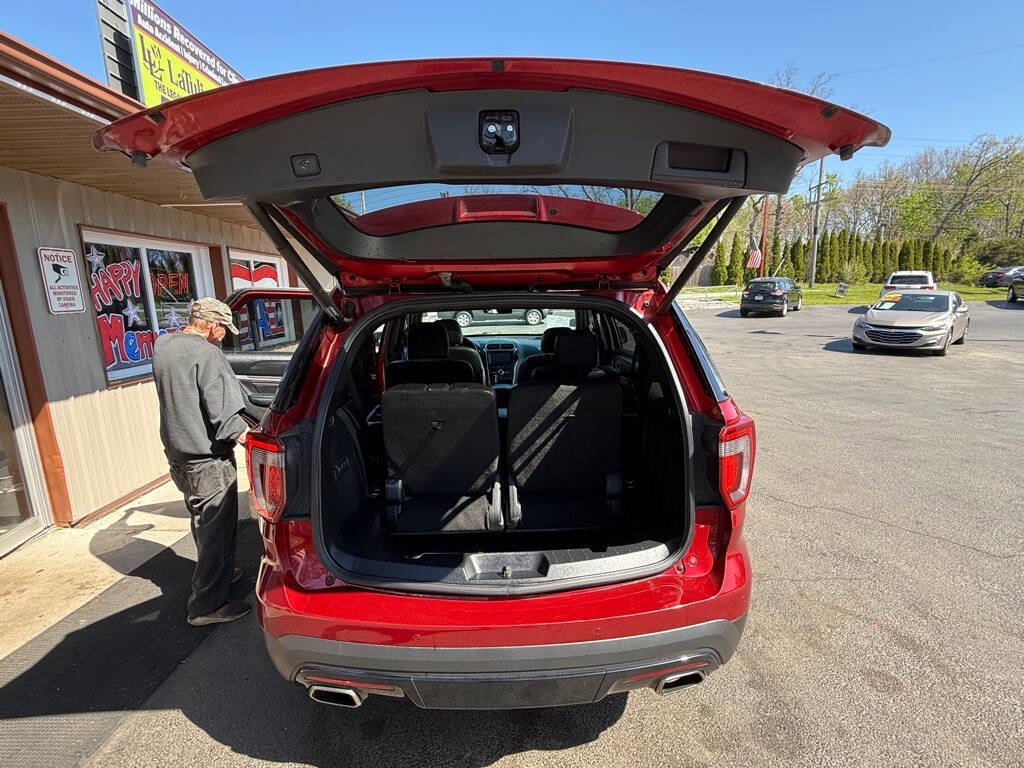 Used 2017 Ford Explorer Sport w/ Equipment Group 401A AWD/4WD image 9