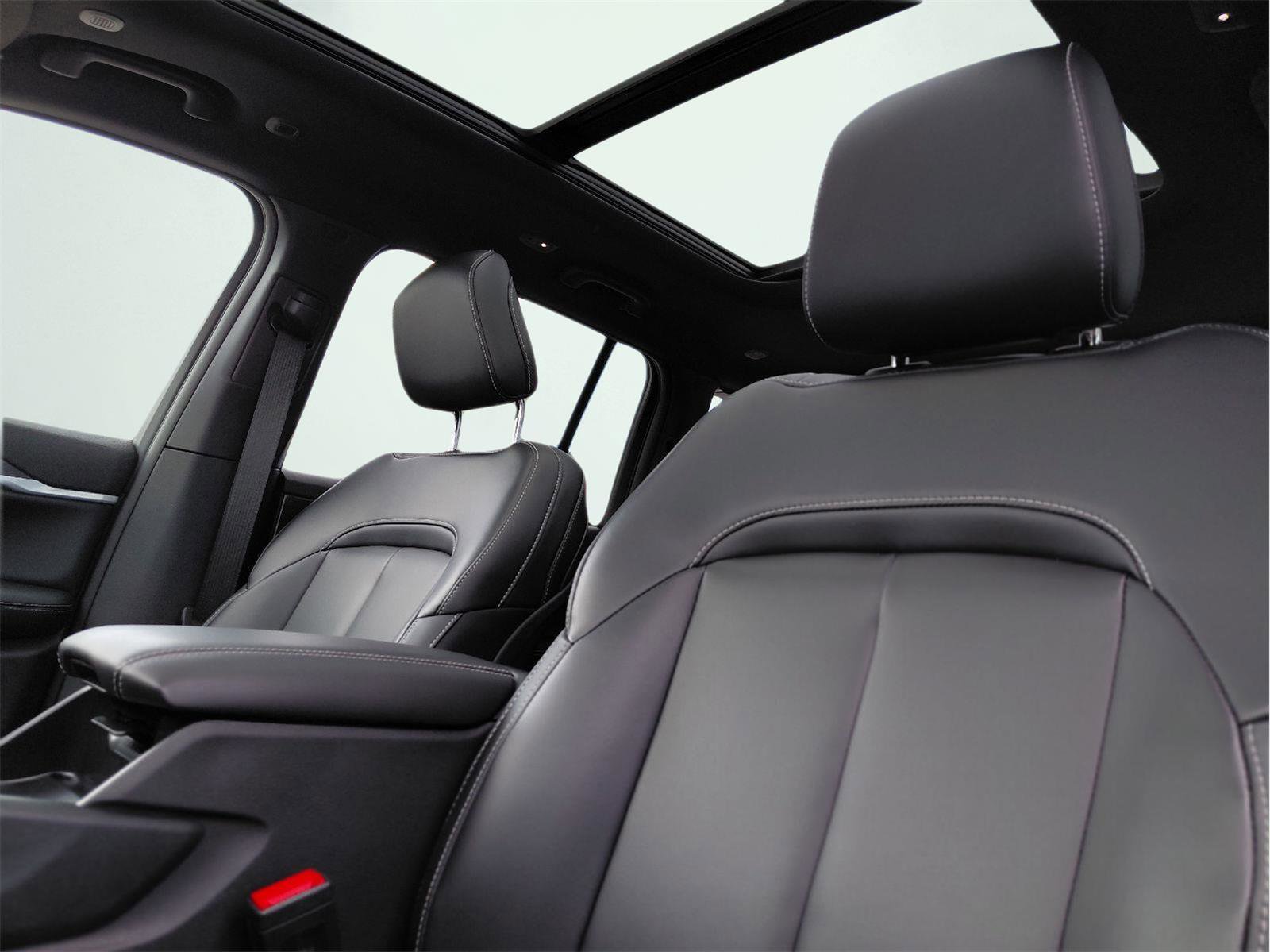 New 2026 Jeep Grand Cherokee Limited w/ Limited Altitude Package AWD/4WD image 9