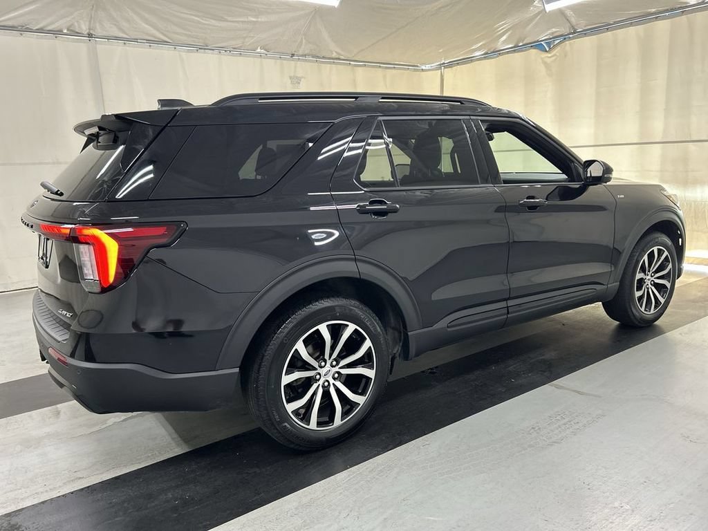 Used 2026 Ford Explorer ST-Line AWD/4WD image 2