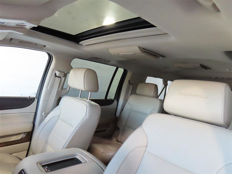 Used 2018 GMC Yukon XL Denali w/ Denali Ultimate Package RWD image 19