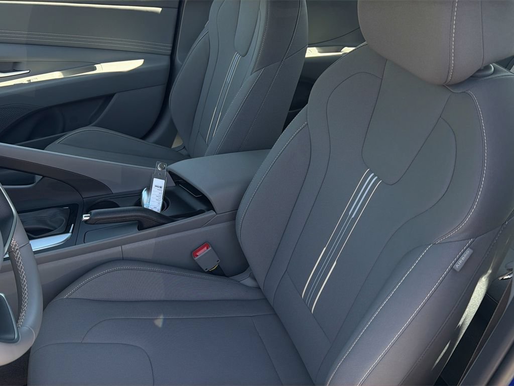Certified 2025 Hyundai Elantra Sport FWD image 19