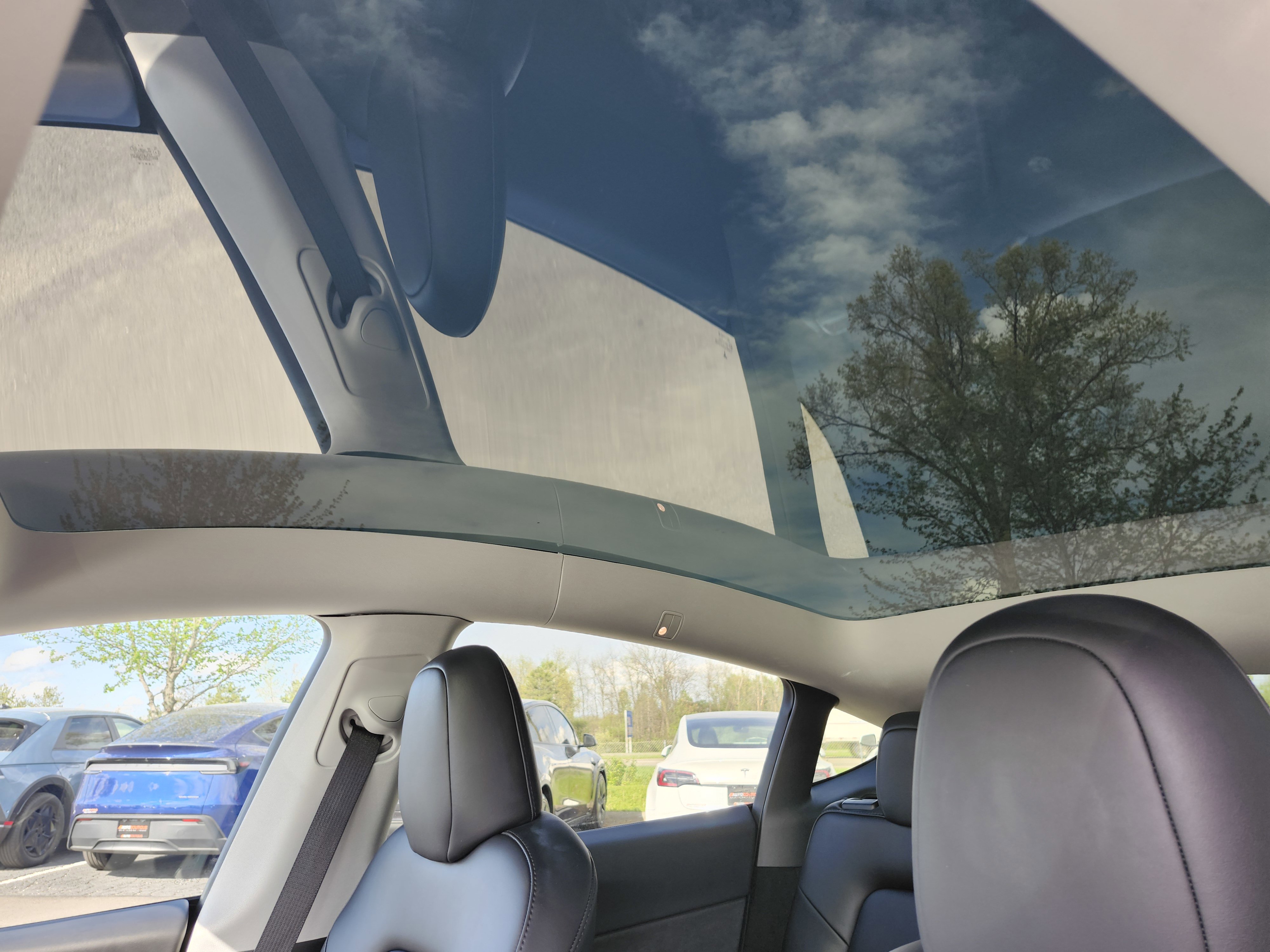 Used 2024 Tesla Model Y Long Range AWD/4WD image 2